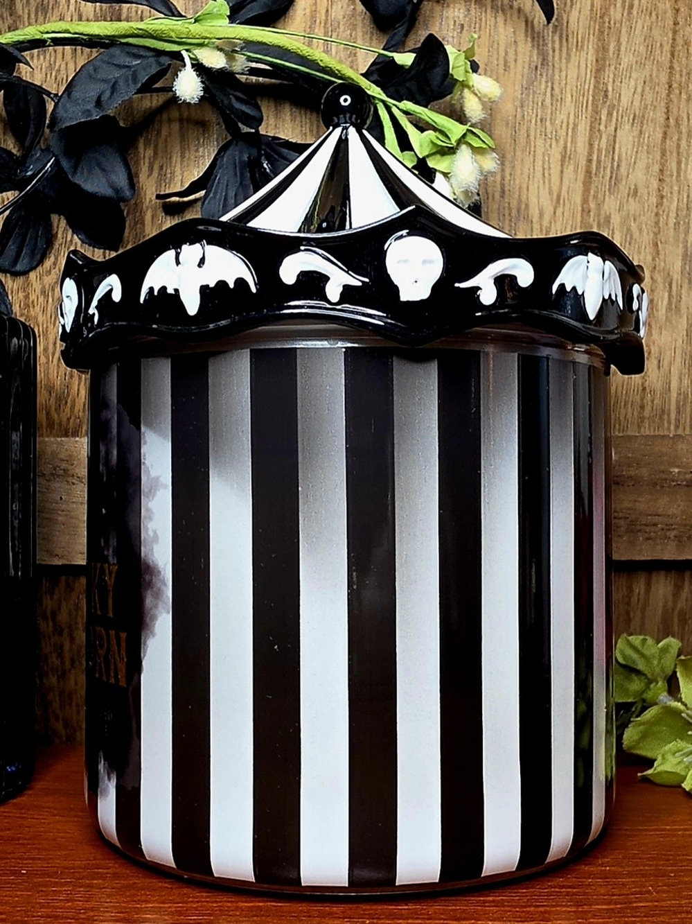 B&BW Spooky Popcorn Member Exclusive 3-Wick Halloween 2026 Candle (UNBLEMISHED) - Picture 3 of 13